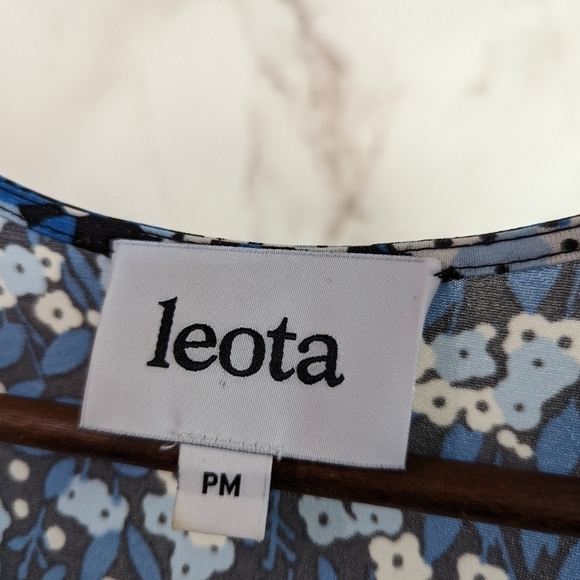 Leota Dress Size Medium Petite Faux Wrap Blue Stretch Floral Bell Sleeve Belted - Picture 3 of 10
